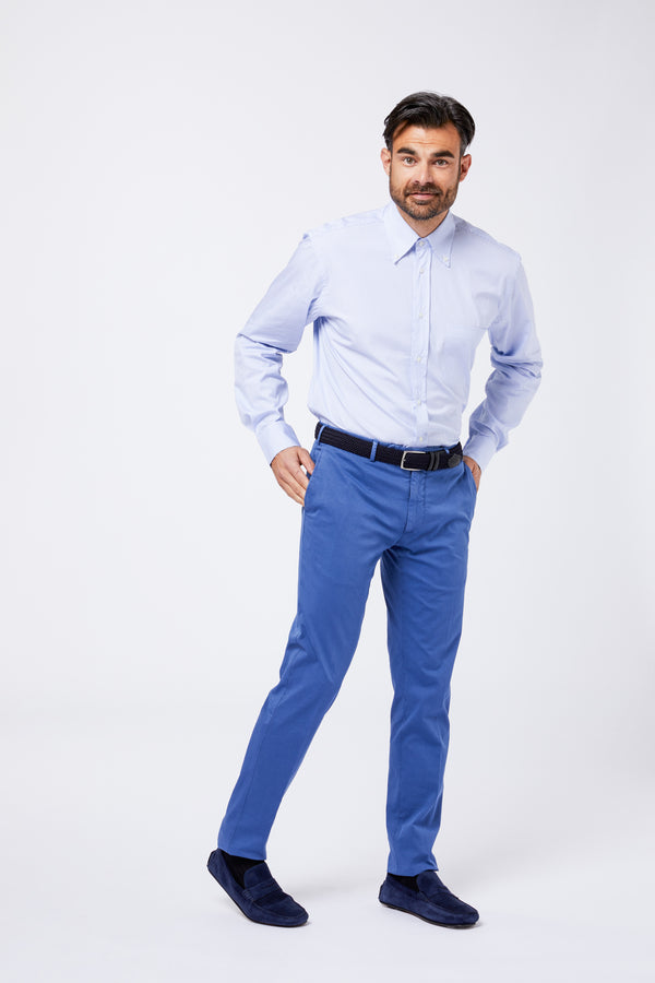 Chemise en coton bleu clair à col boutonné